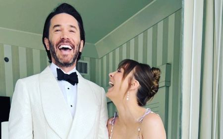 Kaley Cuoco is dating Tom Pelphrey.